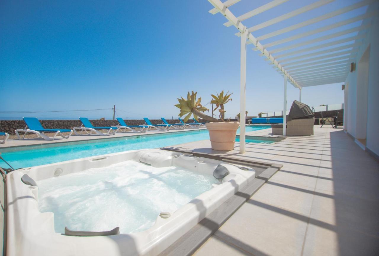 Casa Conil With A Private 25 Meter Heated Pool Villa Buitenkant foto